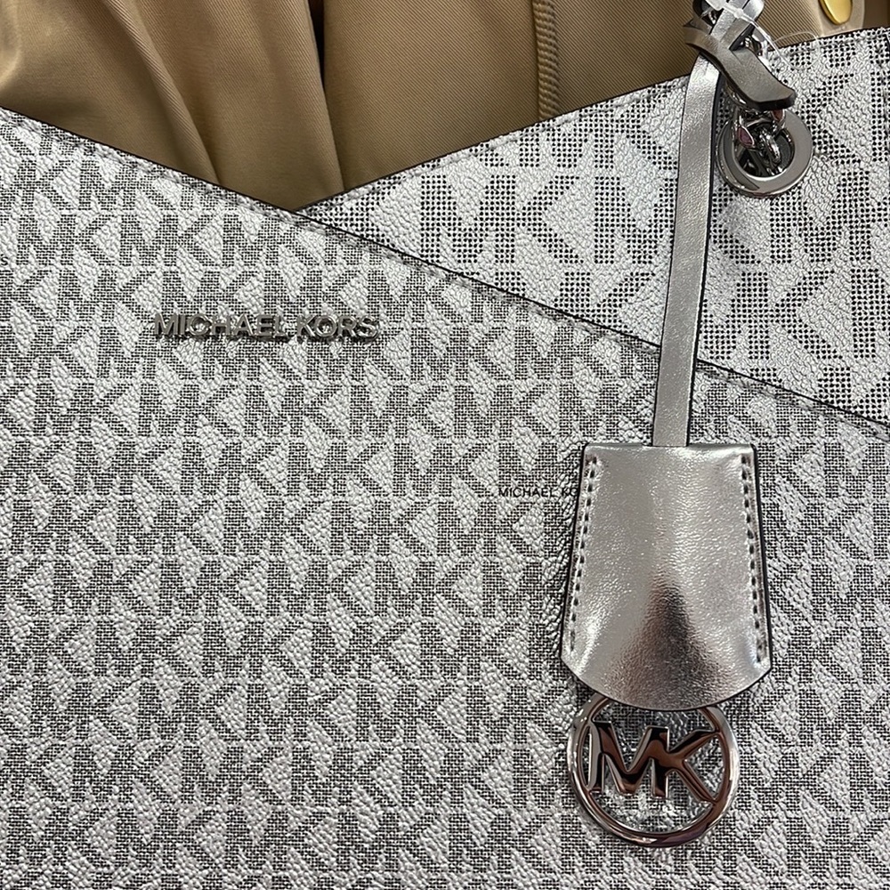 Michael Kors Jet Set Travel Large Chained Tote Shoulder Bag MK 
Silver

NWT - Picture 8 of 16